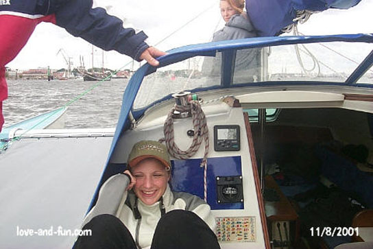 Party-Freunde und Landratten auf dem Trimaran Schmitz‘s Katze.