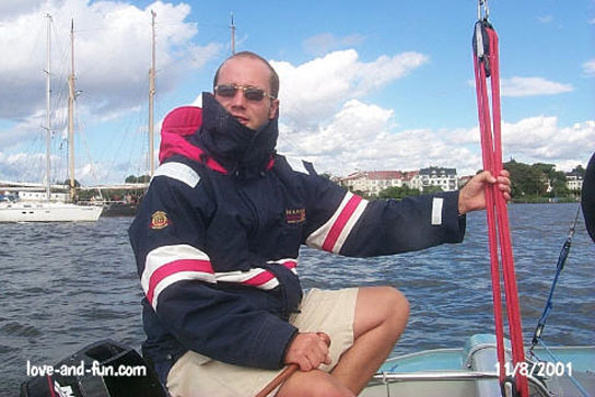 Vor lauter RoPiraten an Bord, sieht er die entgegenkommenden Schiffe bald nicht mehr.