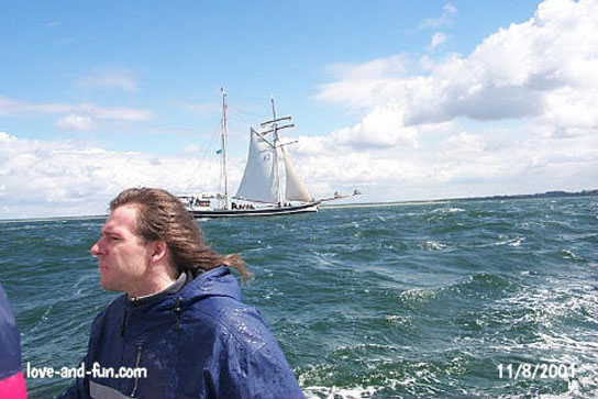 Der zweite Steuermann und die Wende: Bei ordentlichem Seegang und starkem Gegenverkehr ist das gar nicht so einfach.